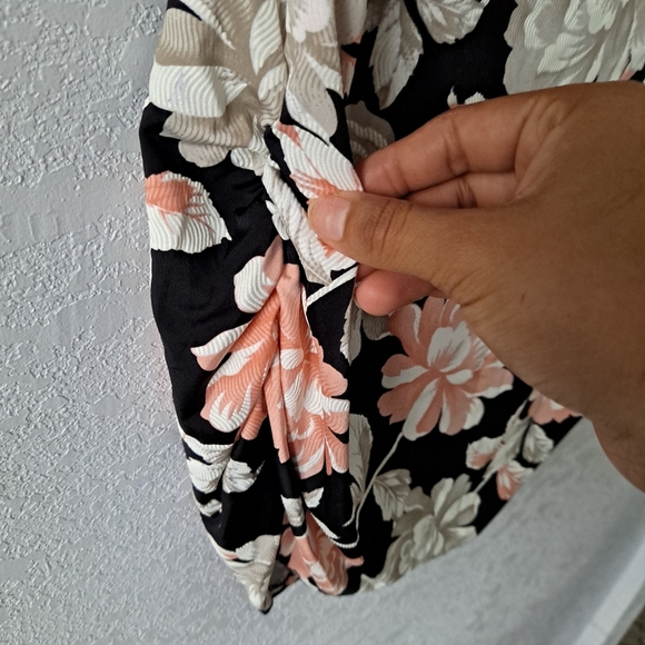 Espresso Floral sleeveless Blouse - Picture 7 of 7